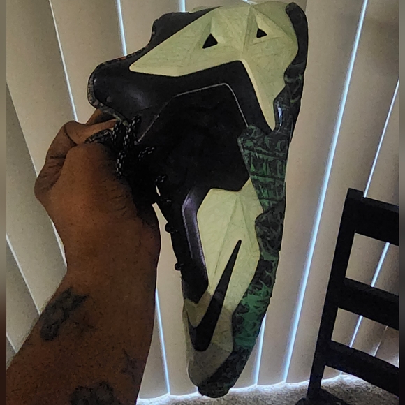 Lebron XI - Picture 7 of 11